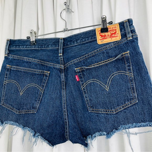 Levi Strauss Co Dark Wash Cut-Off Short Shorts Size 31 - Picture 5 of 5